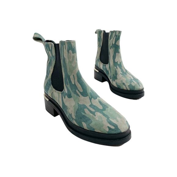 KENNETH COLE NEW YORK Levon 2.0 Olive Camo Welt Chelsea Boots - Picture 1 of 8